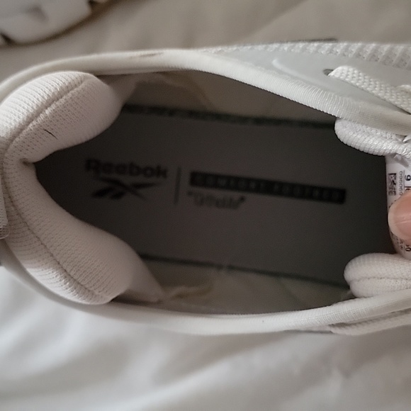 Reebok - Picture 4 of 4